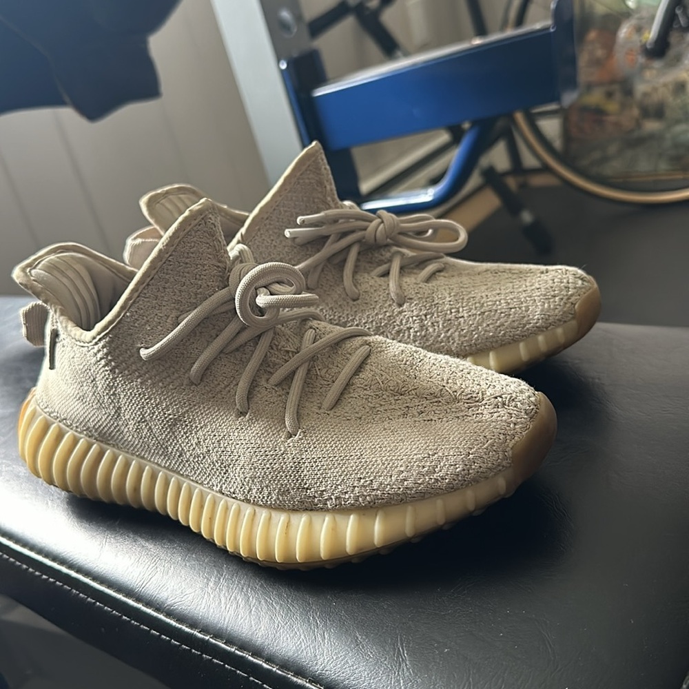 Yeezy boost- size 7 - Picture 3 of 9